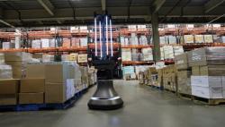 Robot Otonom Gunakan Sinar UVC untuk Mensterilkan Gudang
