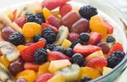 Segar dan Sehat, Yuk Bikin Salad Buah Sendiri di Rumah