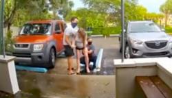 Perempuan Ini Lahirkan Bayi dalam Posisi Berdiri di Tempar Parkir