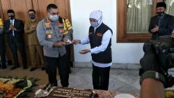 HUT Ke-74 Bhayangkara, Khofifah Ingatkan Tak Ada yang Kebal dari Covid-19