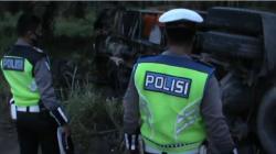 Hindari Motor, 2 Truk Bertabrakan di Jalinsum Batubara
