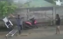Video Pencuri di Palembang Kebal Pukulan saat Dihakimi Massa<
