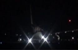 Video Pesawat Garuda Keluar Landasan di Bandara Sultan Hasanuddin Makassar