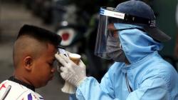 Banting Setir, Karyawan Hotel Bintang Lima Ini Jadi Tukang Cukur Keliling