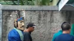 Video Pengamen Ondel-Ondel Ditangkap  karena Mencuri Ponsel 