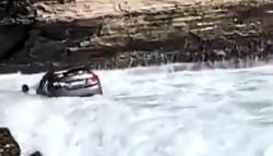 Lari dari Kejaran Polisi, Pencuri Mobil Ini Jatuh di Tebing Samudra Pasifik