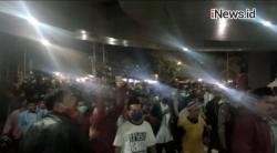 Video Ratusan Warga di Mataram Jemput Paksa Jenazah Pasien Covid-19