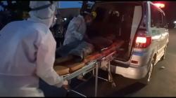 Pemulung Ambruk dan Meninggal di Cikarang, Petugas Evakuasi Pakai APD