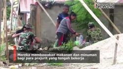 Kegiatan TMMD-108 di Kolaka Disambut Hangat Warga, Ibu-Ibu Antusias Bawakan Makanan