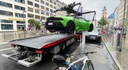 Lamborghini Huracan Diangkut Towing akibat Parkir Sembarangan di Tempat Mobil Listrik