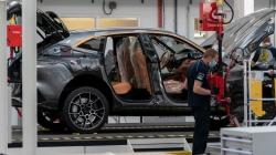 Aston Martin Luncurkan SUV Pertamanya di Pasaran