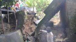 Gorong-Gorong Jebol, Jalan Lintas Pulau Ambon Lumpuh