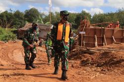 Kunjungi Wisata Durian, Aster KSAD Minta Warga Jaga Infrastruktur TMMD