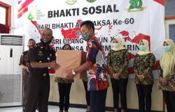 Peringati Hari Adhyaksa Ke-60, Kejari Kulonprogo Bantu Alat Tulis bagi Anak Panti Asuhan