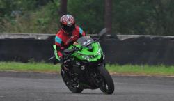 Geber Kawasaki Ninja ZX-25R di Sirkuit Sentul, Transmisi Smooth, Tenaga Garang