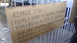 Anak Tak Lolos PPDB karena Umur, Orang Tua Murid Gembok Pagar Sekolah