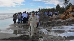 Cegah Abrasi, Pemprov Bangun Pemecah Ombak Senilai Rp1,8 Miliar di Pesisir Selatan