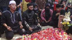 Suasana Pemakaman Seniman Betawi Omaswati