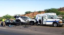 Gunakan Autopilot, Pengemudi Tesla Ini Tabrak Mobil Polisi dan Ambulans