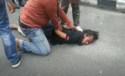 Gegara Sandal Hilang, Pria Mengamuk di Masjid Raya Sumbar Lempari Kaca dengan Batu<