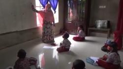 Tak Semua  Siswa Punya Ponsel, Guru di Kendari Mengajar Keliling ke Rumah-Rumah