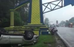 Video 2 Mobil Kebut-Kebutan Adu Banteng di Sumut, 1 Pengemudi Terjepit