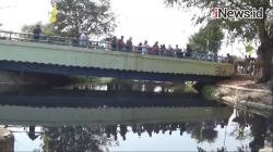 Video Warga Bekasi Unjuk Rasa Tutup Jembatan Kali Cilemah Abang Tercemar Limbah Pabrik
