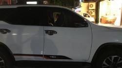 Terekam CCTV, 2 Pencuri Modus Pecah Kaca Mobil di Kemang Diburu Polisi