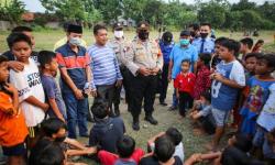 Polisi dan Satpol PP Razia Layangan di Dekat Bandara Soekarno Hatta