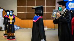 Unik, Robot Gantikan 2.561 Peserta Wisuda Universitas Diponegoro