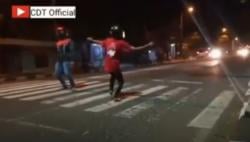 Viral 2 Remaja di Bojonegoro Joget TikTok di Jalan Raya, Polisi Buru Pelaku
