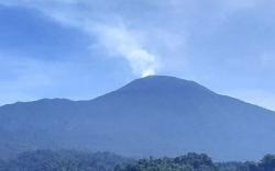  Mitos Gunung Slamet Dalam Ramalan Jayabaya, jika Meletus Besar Pulau Jawa Akan Terbelah