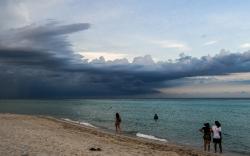 Florida Terpaksa Tutup Fasilitas Covid-19 Bersiap Hadapi Terjangan Badai Tropis