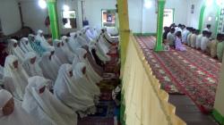 Jemaah Tarekat Naqsabandiyah Padang Gelar Salat Id