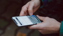 5 Kebiasaan Buruk Menggunakan Smartphone yang Perlu Dihilangkan