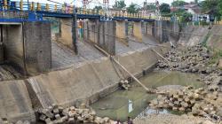 Penampakan Bendung Katulampa Menyusut Awal Musim Kemarau