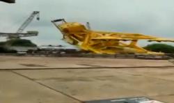 Terekam Kamera, Crane Pelabuhan Ambruk  Tewaskan 10 Pekerja di India