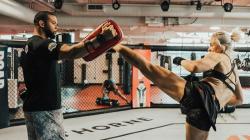 Jelang Beraksi di UFC, Petarung Cantik Ini Ajak Kekasihnya Sparing