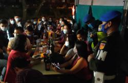 POM TNI Gelar Razia Gabungan di Manado, Ingatkan Warga Taati Protokol Kesehatan<