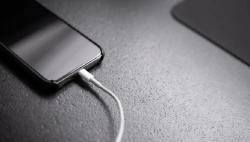 Patut Disimak, Begini Cara Mengisi Daya Ponsel yang Baik