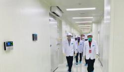 Jokowi Cek Penyuntikan Perdana Uji Coba Vaksin Covid-19 di Bandung