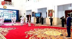 Jokowi Kukuhkan 8 Anggota Paskibraka 2020
