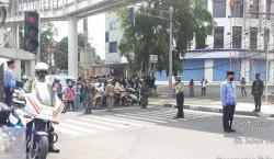 Aparat Gabungan Hentikan Kendaraan di Jakarta Timur untuk Heningkan Cipta