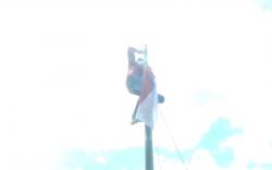 Insiden Bendera Jatuh, Pasien Gangguan Jiwa di Demak Panjat Tiang