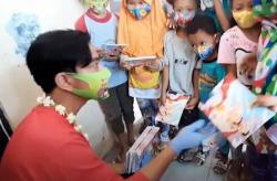 Video Gibran Cari Dukungan Bagi-Bagi Buku