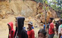 Tertimpa Longsoran Batu Sebesar Rumah, 3 Warga Brati Grobogan Meninggal<