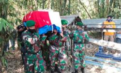 Isak Tangis Iringi Pemakaman Serda Rusdi yang Tewas Tergantung dengan Tangan Terikat