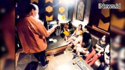 Detik-Detik Polisi Gerebek Karaoke Venesia di Tangsel, Puluhan Perempuan Diamankan
