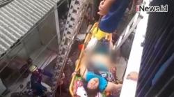 Video Ibu Hamil di Cipinang Pingsan setelah Demam Tinggi Dievakuasi Petugas Damkar