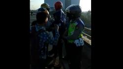 Perempuan Nekat Coba Lompat dari Jembatan Layang karena Kecewa dengan Kekasih